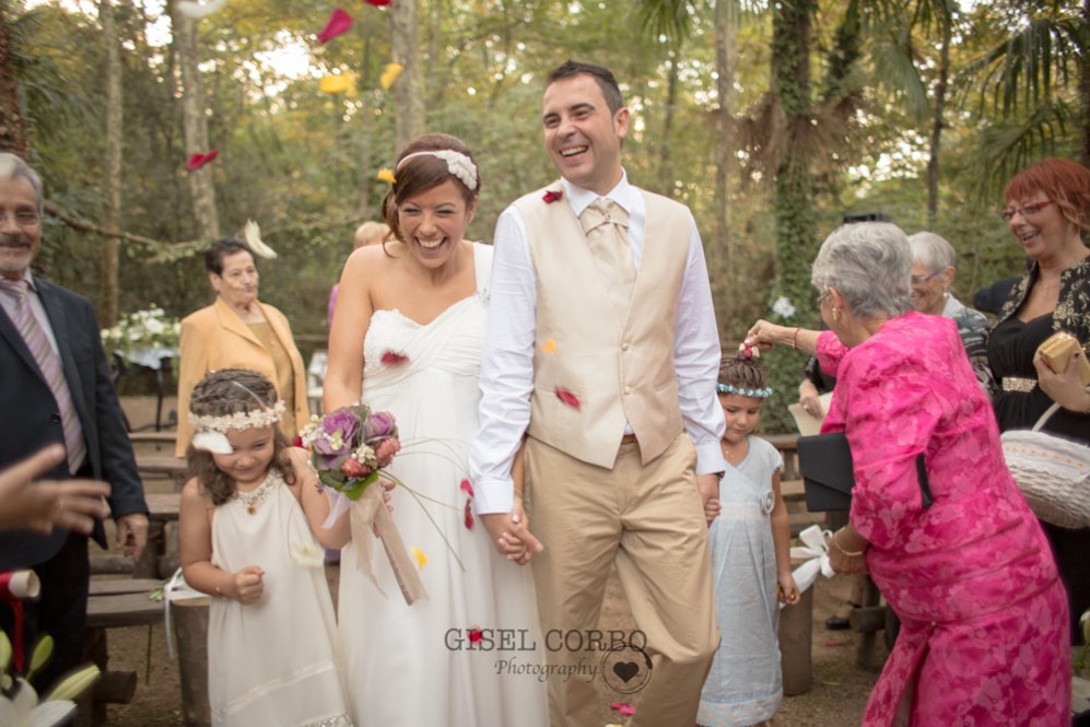 boda-petalos-corazonBarcelona-masia-03