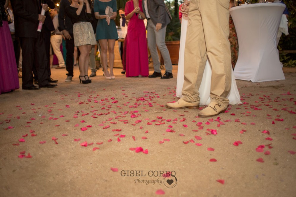 boda-petalos-corazonBarcelona-masia-04