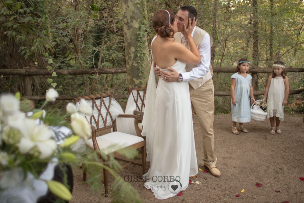 fotografo-boda-natural-beso-amor03