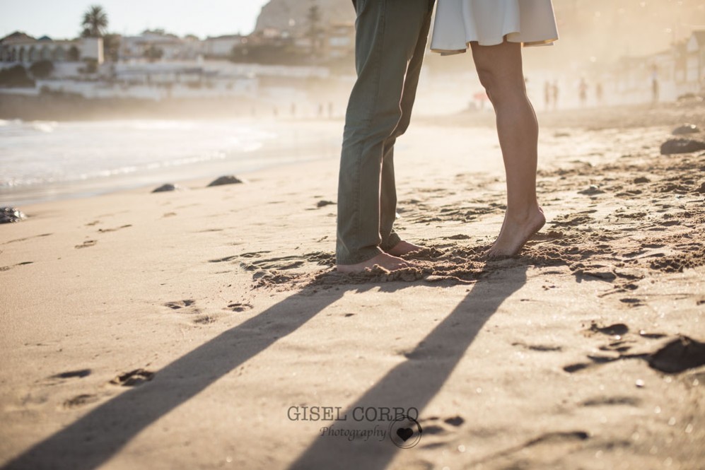 Preboda-pies-arena-abrazo-playa