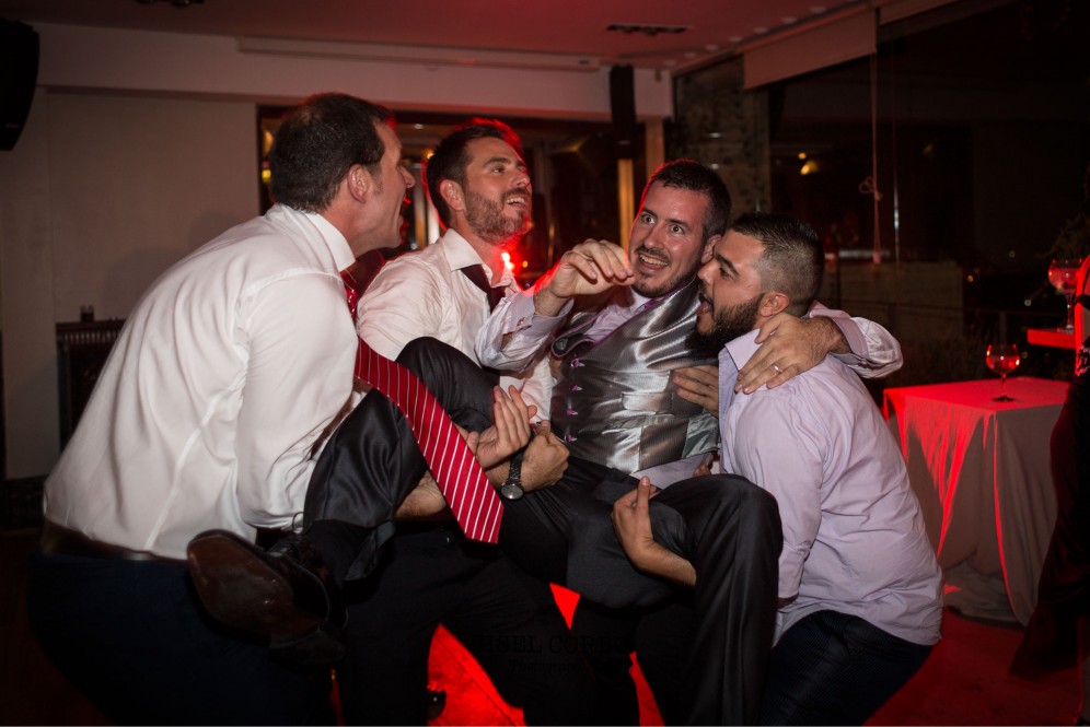 boda barcelona baile divertido novio amigos