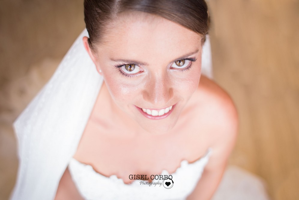 fotografo boda barcelona mirada novia feliz