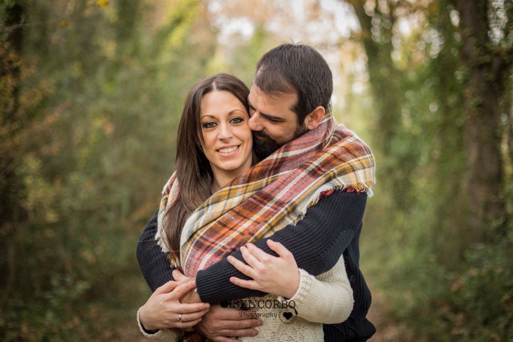 028 sesion fotos rustica bosque barcelona novios amor anillo