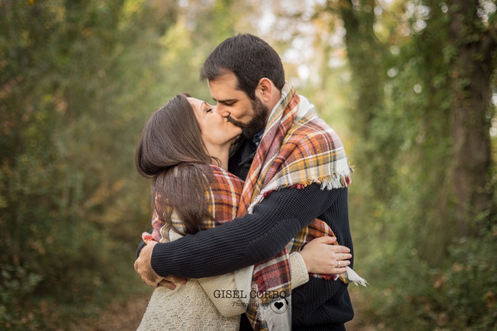 029 Preboda boda barcelona beso abrazo amor