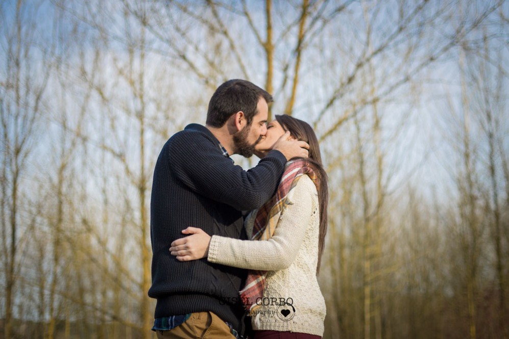 033 sesion fotos rustica bosque barcelona beso novios