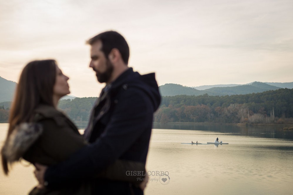 043 Preboda girona novios atardecer lago remo bosque