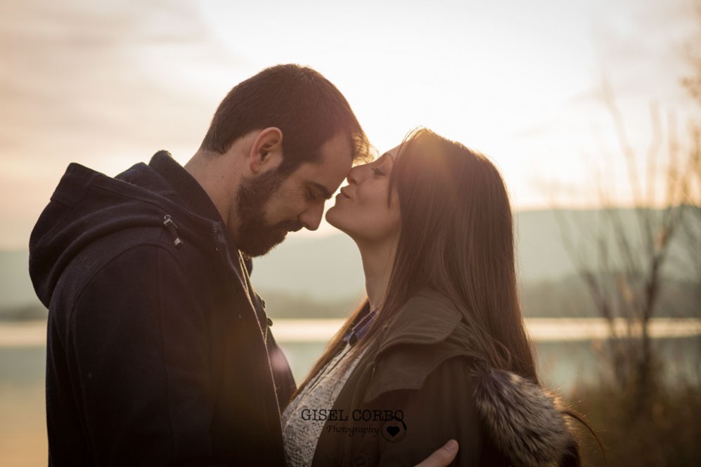 044 Preboda barcelona beso novios lago