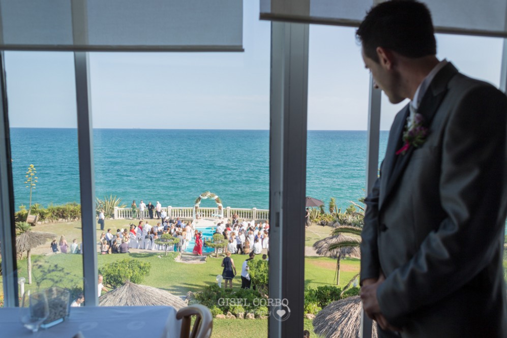 18 novio esperando la novia en la boda