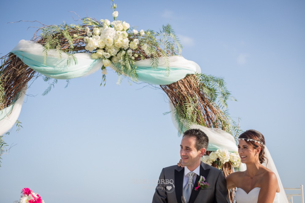 28 novios felices en boda bonita de verano