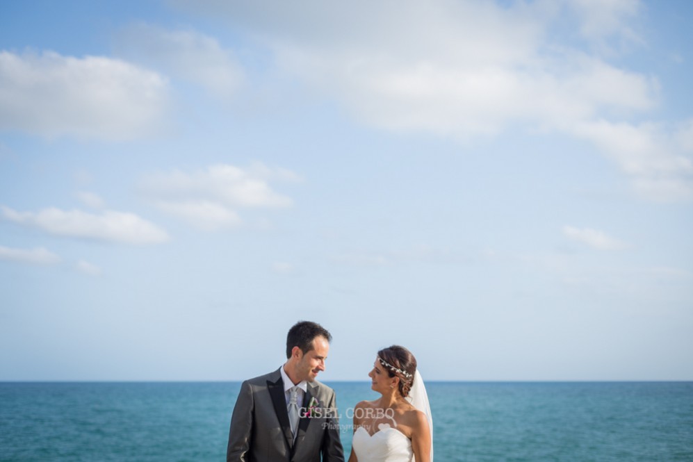 49 mirada novios reportaje boda mar al fondo