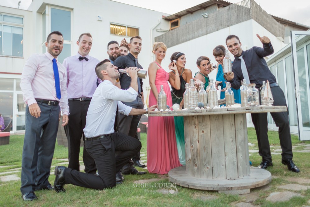 58 amigos divertidos de los novios en la boda
